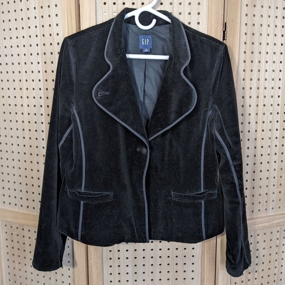 Vintage GAP black velvet blazer, circa 2005, slightly cropped